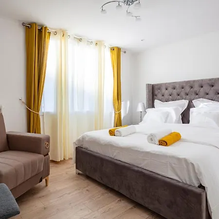 Chic And Spacious Apart Near Versailles