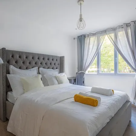 Chic And Spacious Apart Near Versailles La Celle-Saint-Cloud