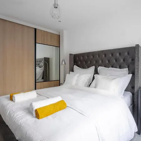 Chic And Spacious Apart Near Versailles *