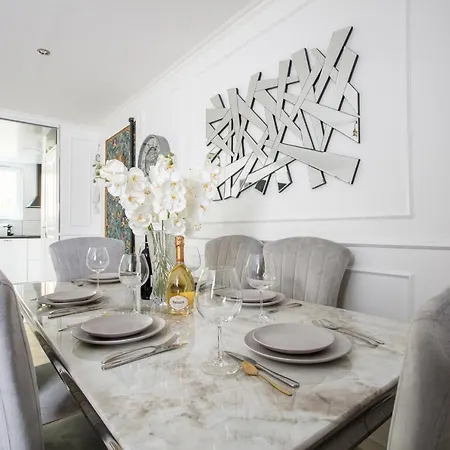 Chic And Spacious Apart Near Versailles Lägenhet La Celle-Saint-Cloud